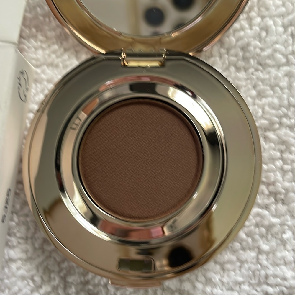Eye shadow